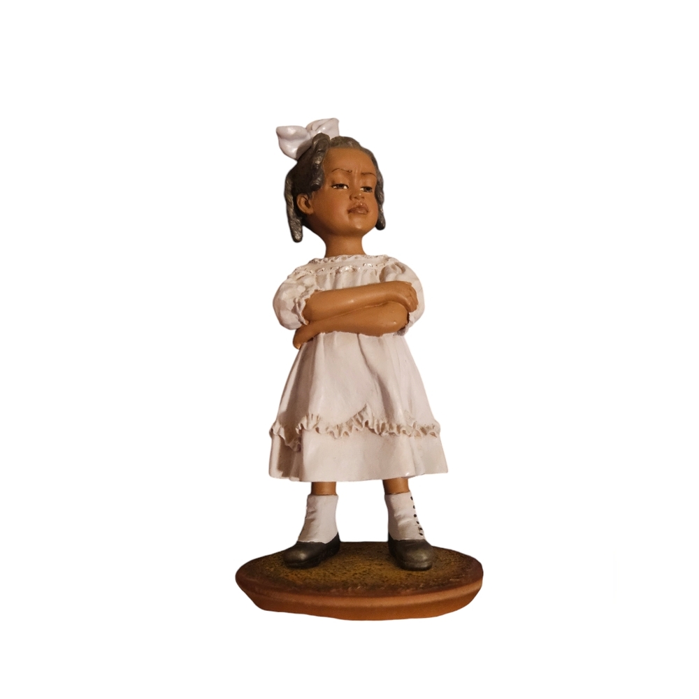 Emma Jane's - Cissie Didn't Want Her Picture Taken - figurine